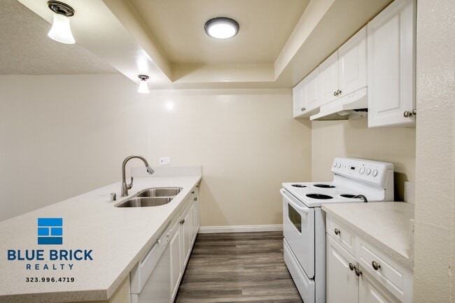 Building Photo - 451 S Harvard Blvd Unit 124