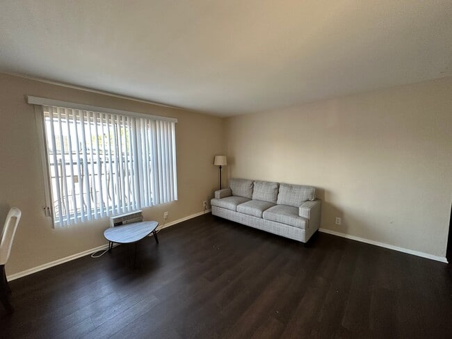 Photo - 721 W 30th St Unit 12