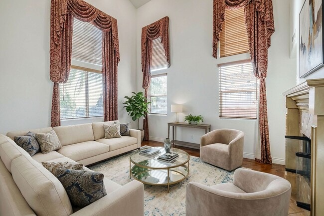 Photo - 2403 Alvord Ln