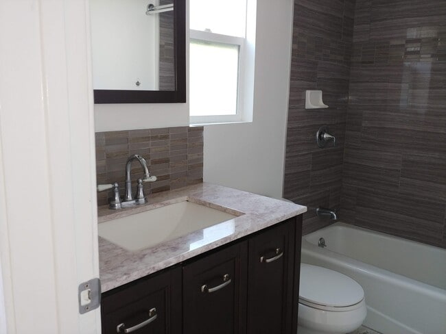 Bathroom - 649 N Harper Ave Unit 649 N. Harper Ave
