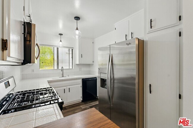 Photo - 1640 S Bentley Ave Unit 2