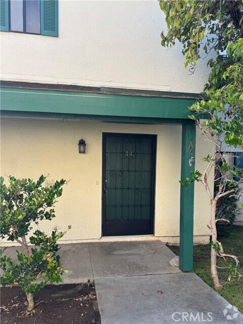 Building Photo - 2447 Elden Ave Rental