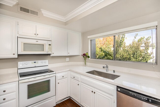 Photo - 3709 Summershore Ln