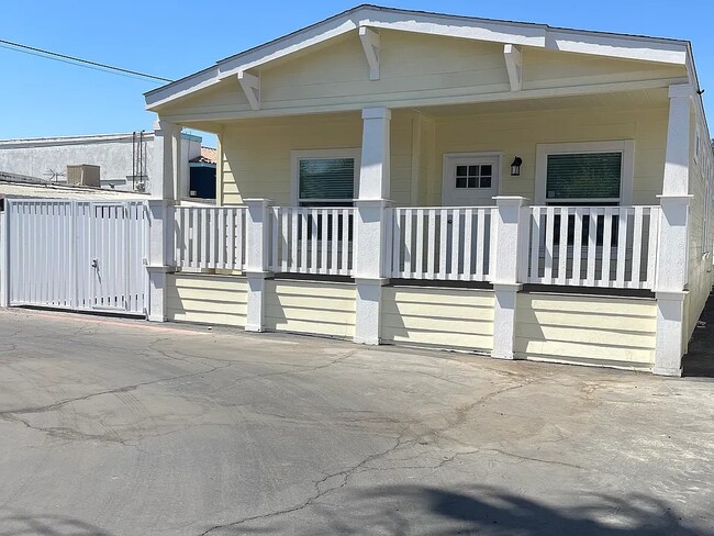 Building Photo - 6 Grube St