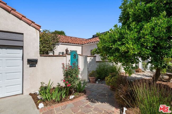 Building Photo - 931 Micheltorena St Rental