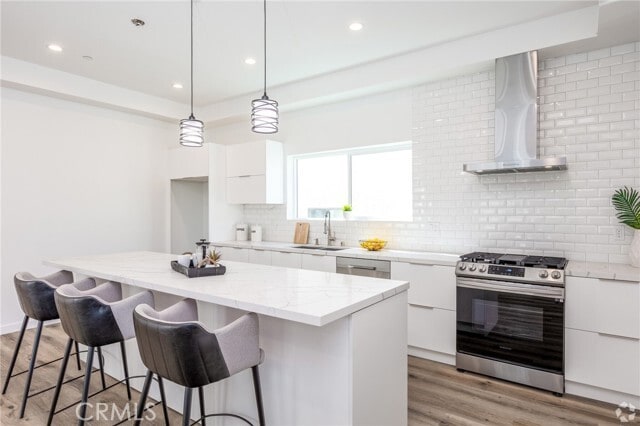 Building Photo - 5655 Hazeltine Ave Unit 2