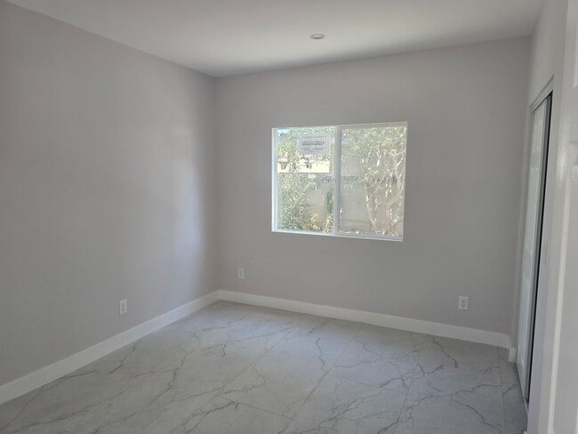 Photo - Hawthorne Unit A