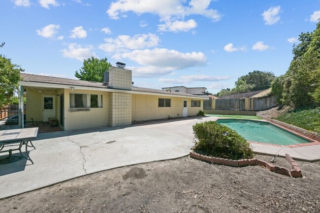 Photo - 5318-5320 Brockbank Pl