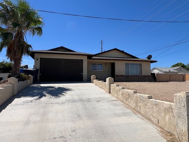 3 Bedroom 2 Bathroom House with RV Parking... - 3 Bedroom 2 Bathroom House with RV Parking...