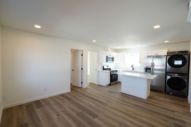 Photo - 1600 E Columbia Ave Unit 1600 E Columbia Avenue