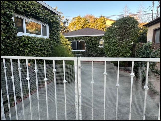 Looking through the gate - 4350 Corinth Ave