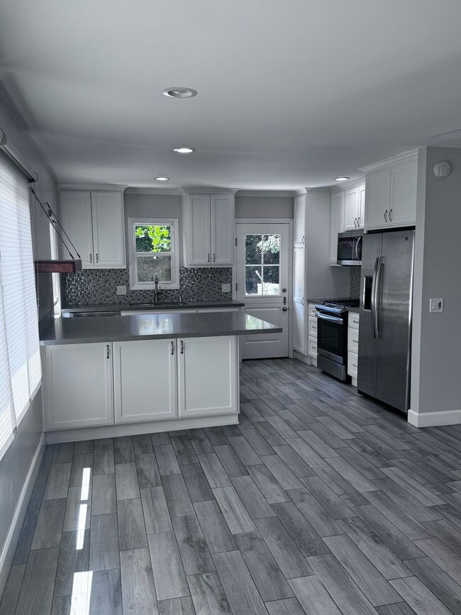 2413-2415 Santa Ana Ave - 2413-2415 Santa Ana Ave Apartment Unit 2415