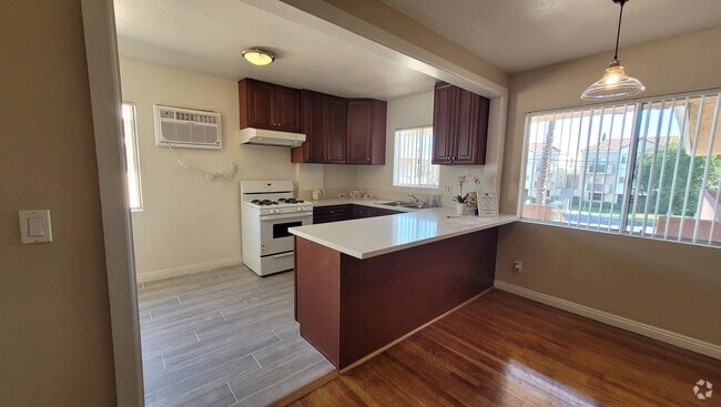 Building Photo - 7013 Coldwater Canyon Ave Unit 2 Rental