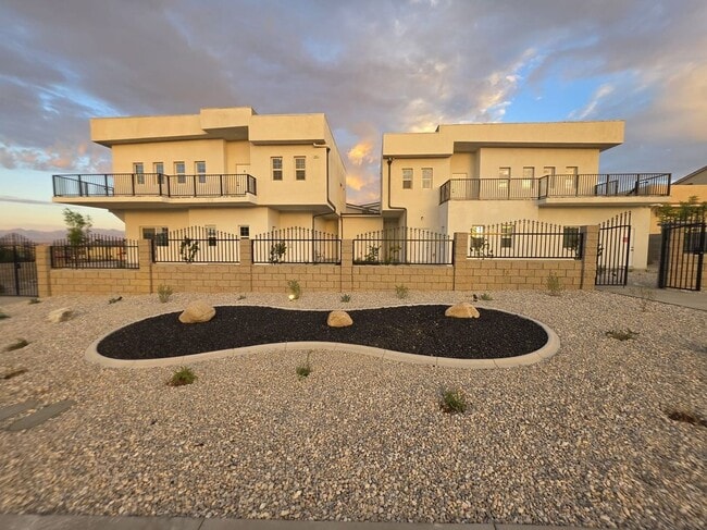Building Photo - 16482 Apple Valley Rd