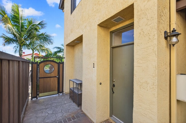 Photo - 4046 Iowa St Unit 1