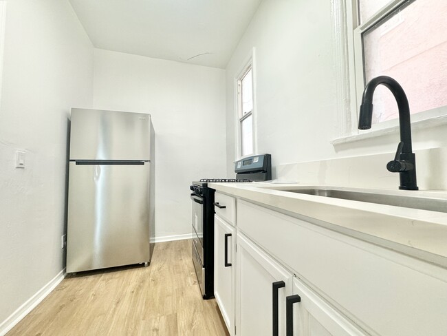 Building Photo - 412 S Burlington Ave Rental