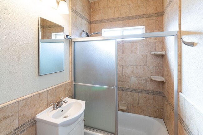 Photo - 1324 N Peterson Ave Unit 07