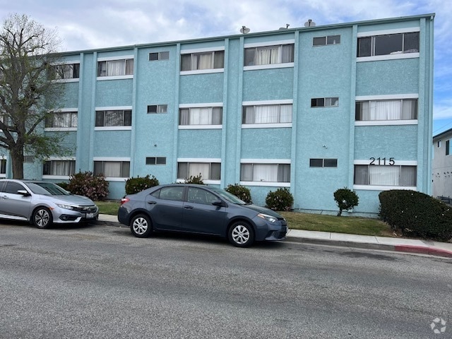 Building Photo - 2115 Mathews Ave - Not Available Rental