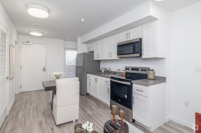 2BR, 2BA - 650SF - Living Room - 5300 Crenshaw