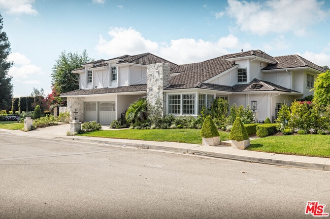 Building Photo - 2627 Wallingford Dr