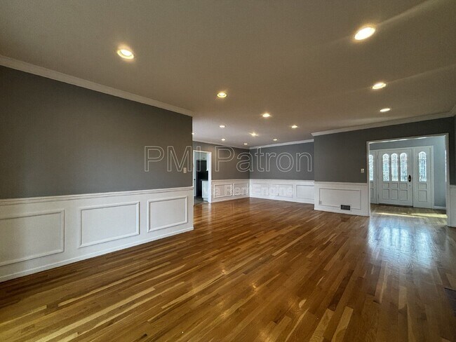 Photo - 5147 E Los Flores St