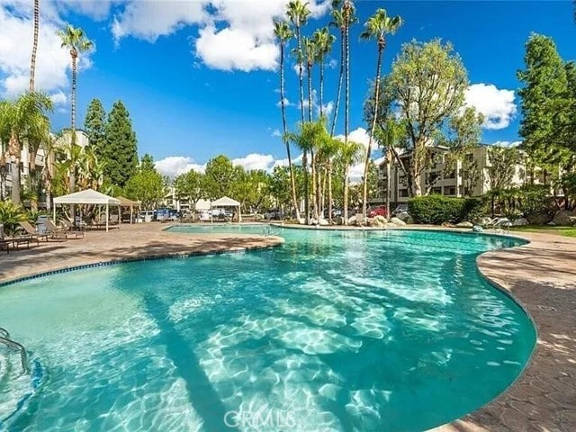 Building Photo - 5565 Canoga Ave Unit 320