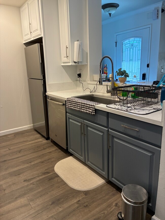 Shared kitchen - 25718 Hogan Dr Unit C2