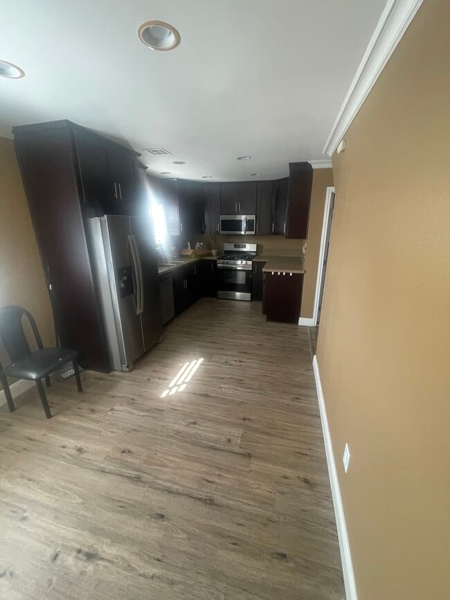 Photo - 515 W Gardena Blvd