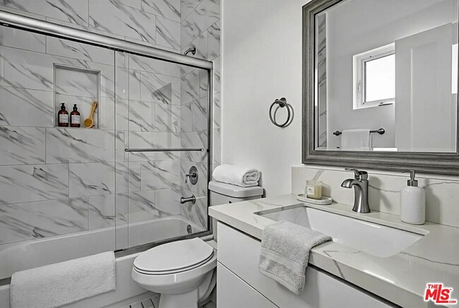 Photo - 4701 Saturn St