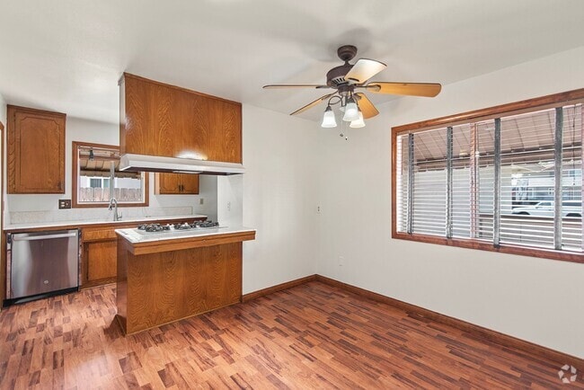 Building Photo - Charming 3-Bedroom Home on Corner Lot in E...