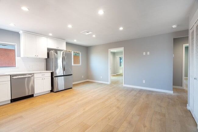 Photo - 1049 W 62nd St Unit 1049 1/2