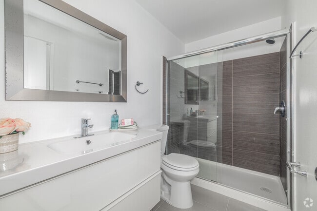 2BR, 2BA - 1,200SF - Bathroom - 3111 4th Street