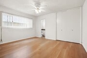 Photo - 1723 S Barrington Ave Unit 01