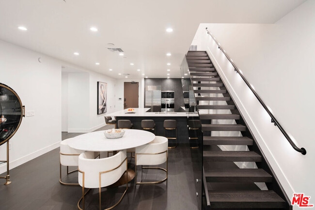 Building Photo - 724 Croft Ave Unit 108