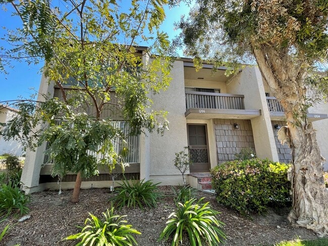 Building Photo - Refurbished Todd Ranch Townhome