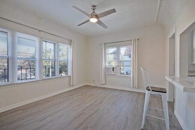 Photo - 121 N Kenmore Ave Unit 201