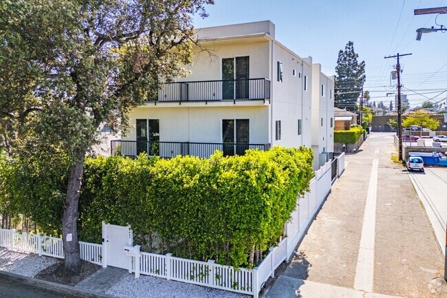 Building Photo - 4445 Auckland Ave Unit 4445 Rental