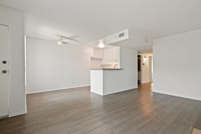 Photo - 3685 Watseka Ave Unit 102
