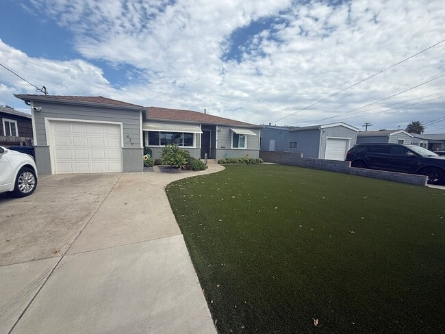 Building Photo - Charming 2 Bedroom, 2 Bath Home with Fence...
