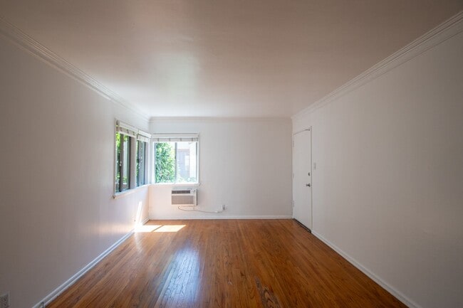 Photo - 11034-11038 La Maida Street Unit 11034
