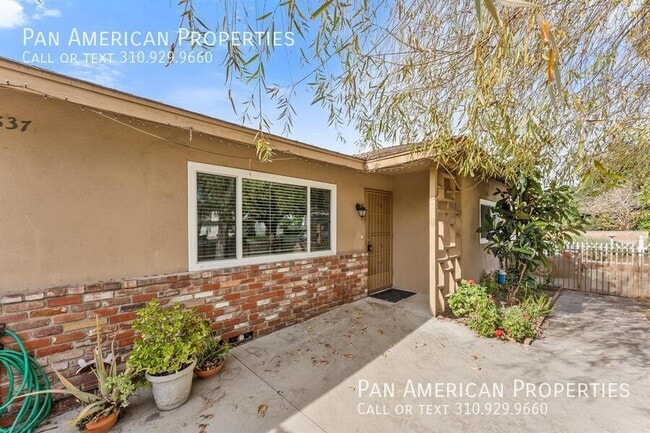 Building Photo - 1837 Mayflower Ave Unit A