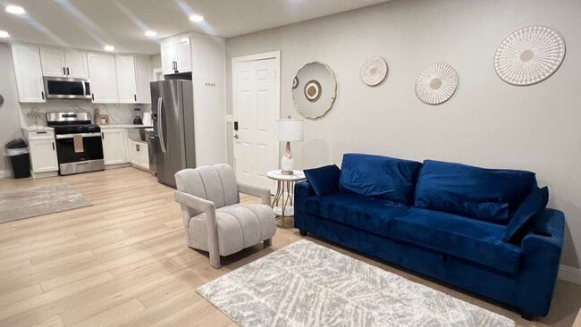 Building Photo - 321 W Park Ave