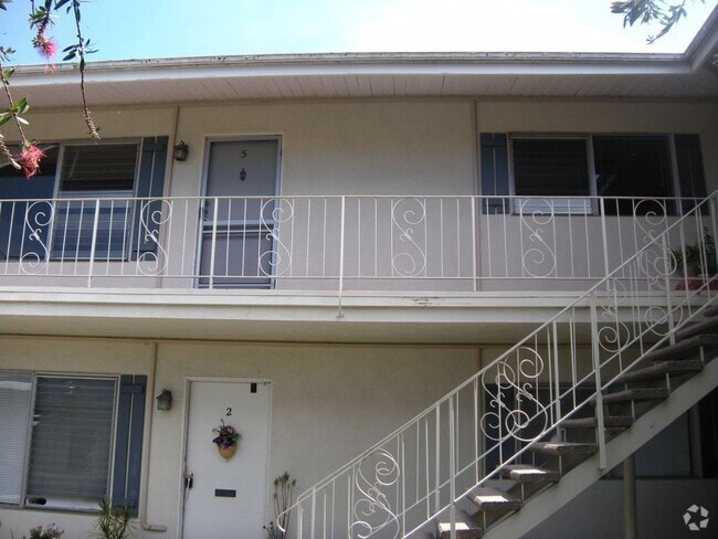 Building Photo - 121 W Arrellaga St Unit 005 Rental