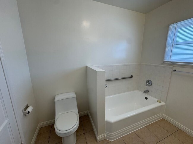 Photo - 111 Alabama St