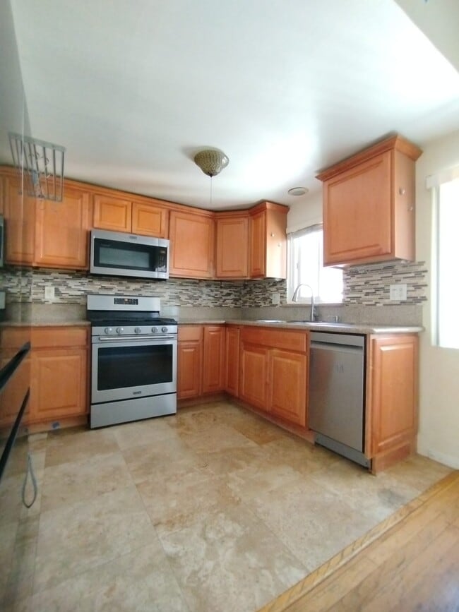 Building Photo - 4591 Inglewood Blvd Unit Inglewood Blvd  2