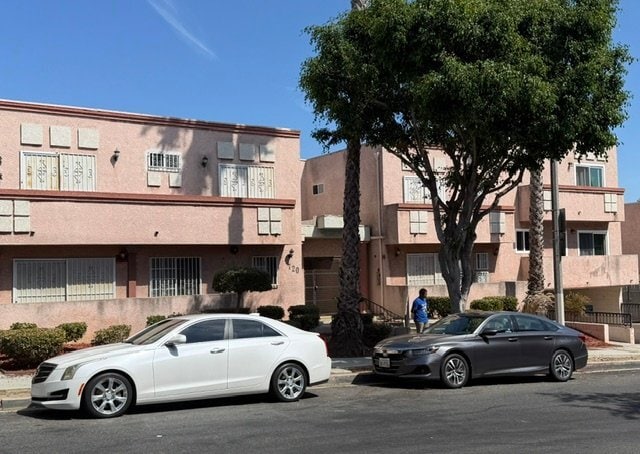 Building Photo - 720 N Eucalyptus Ave Unit 106