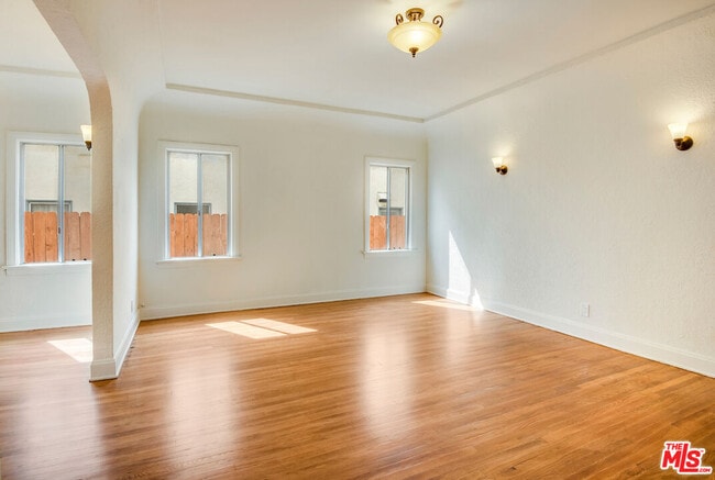 Photo - 1949 S Rimpau Blvd