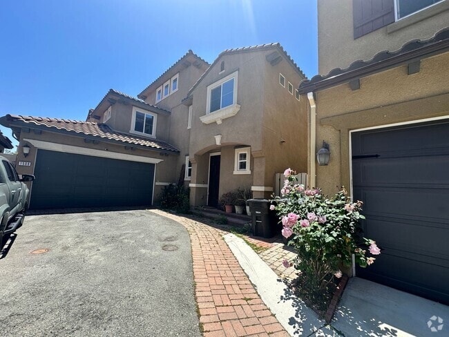 Building Photo - Available Now! Rental