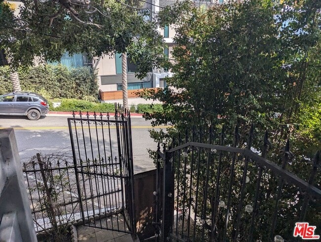 Photo - 1323 N Olive Dr Unit 25B