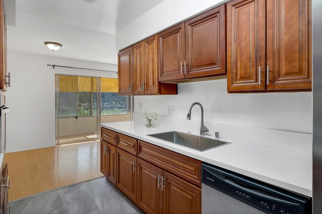 Photo - 2352 Torrey Pines Rd Unit 2352 Torrey Pines  5